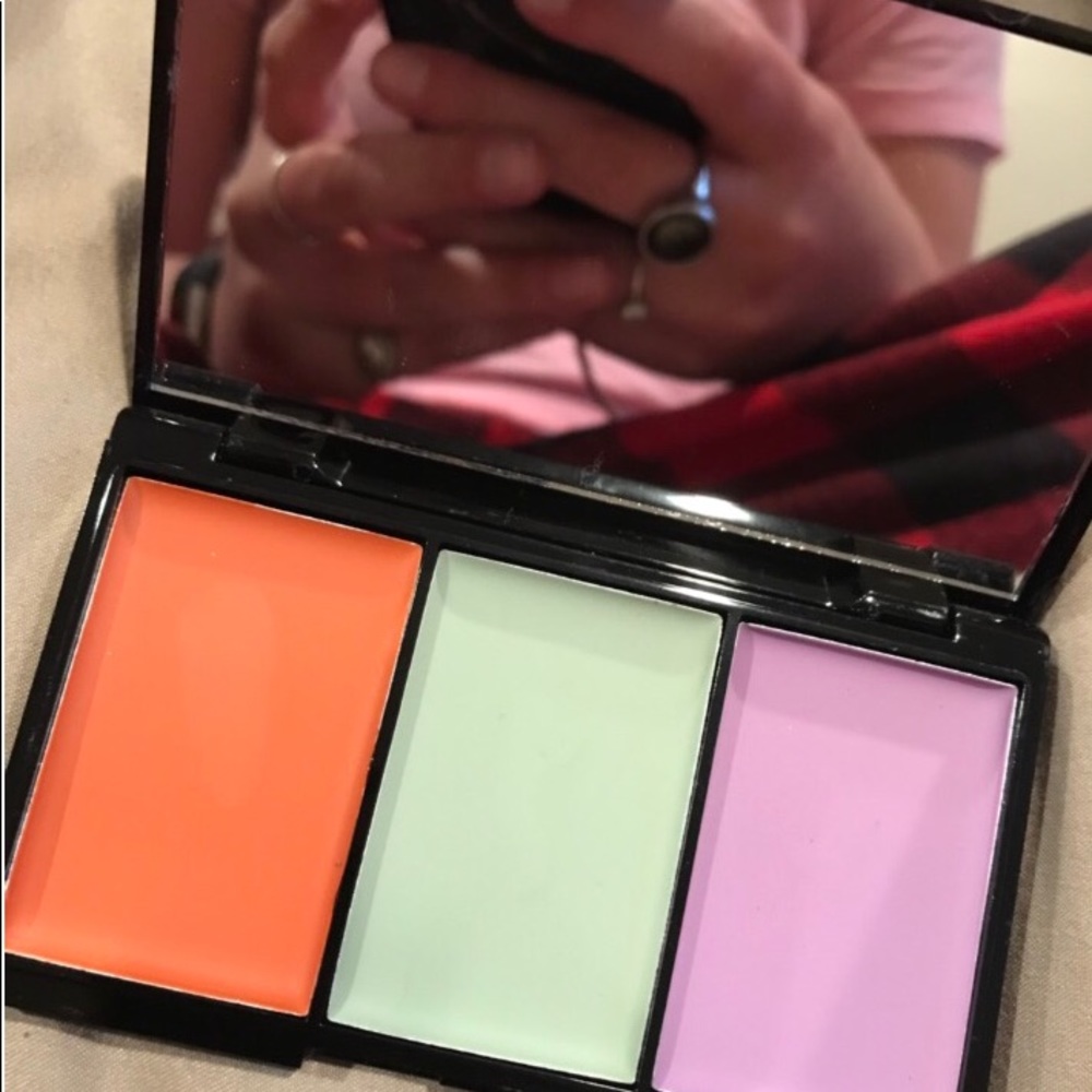Never used concealer palette